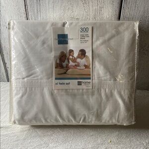 J C PENNY 300 count white 60% cotton Twin XL  size sheet set NIP NWT white new